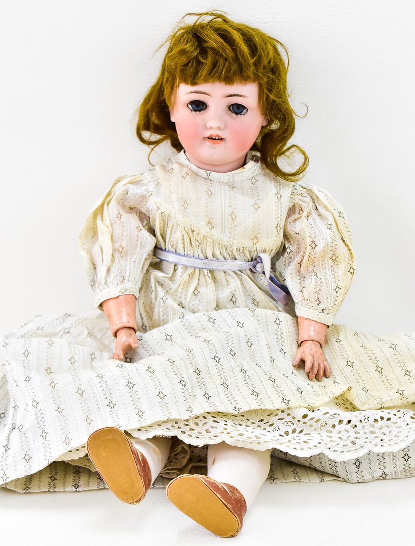 SIMON HALBIG GERMAN GIRL DOLL (1 of 4)