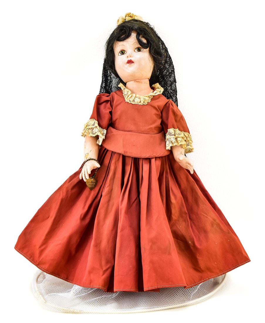 EFFANBEE SPANISH LADY HISTORICAL DOLL: 1939 Effanbee Historical Doll Collection "Spanish Lady" will original clothing and meatal heart bracelet. Measures 15" tall.