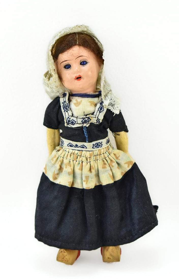 HERMAN STEINER GERMAN DOLL WITH CLOGS (1 of 4)