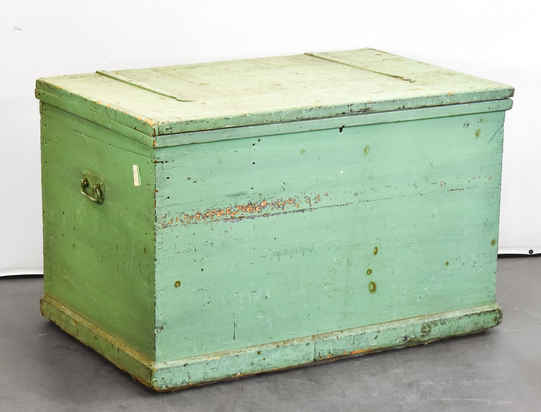 EARLY GREEN-PAINTED BLANKET STORAGE CHEST (1 of 3)