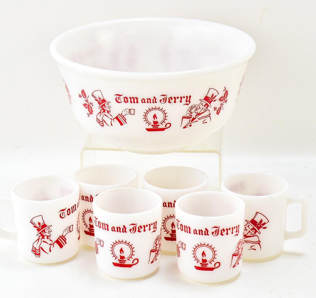 HAZEL ATLAS MILKGLASS TOM & JERRY SET (1 of 2)