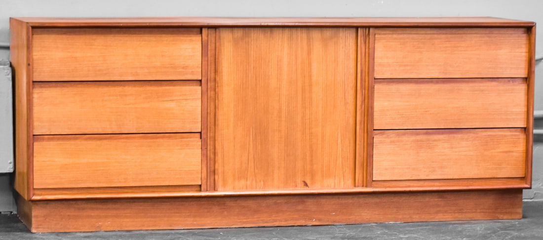 WESTNOFA TEAK CREDENZA (1 of 2)