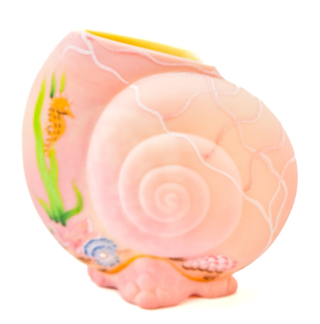 2006 FENTON GLASS NAUTILUS VASE (1 of 5)