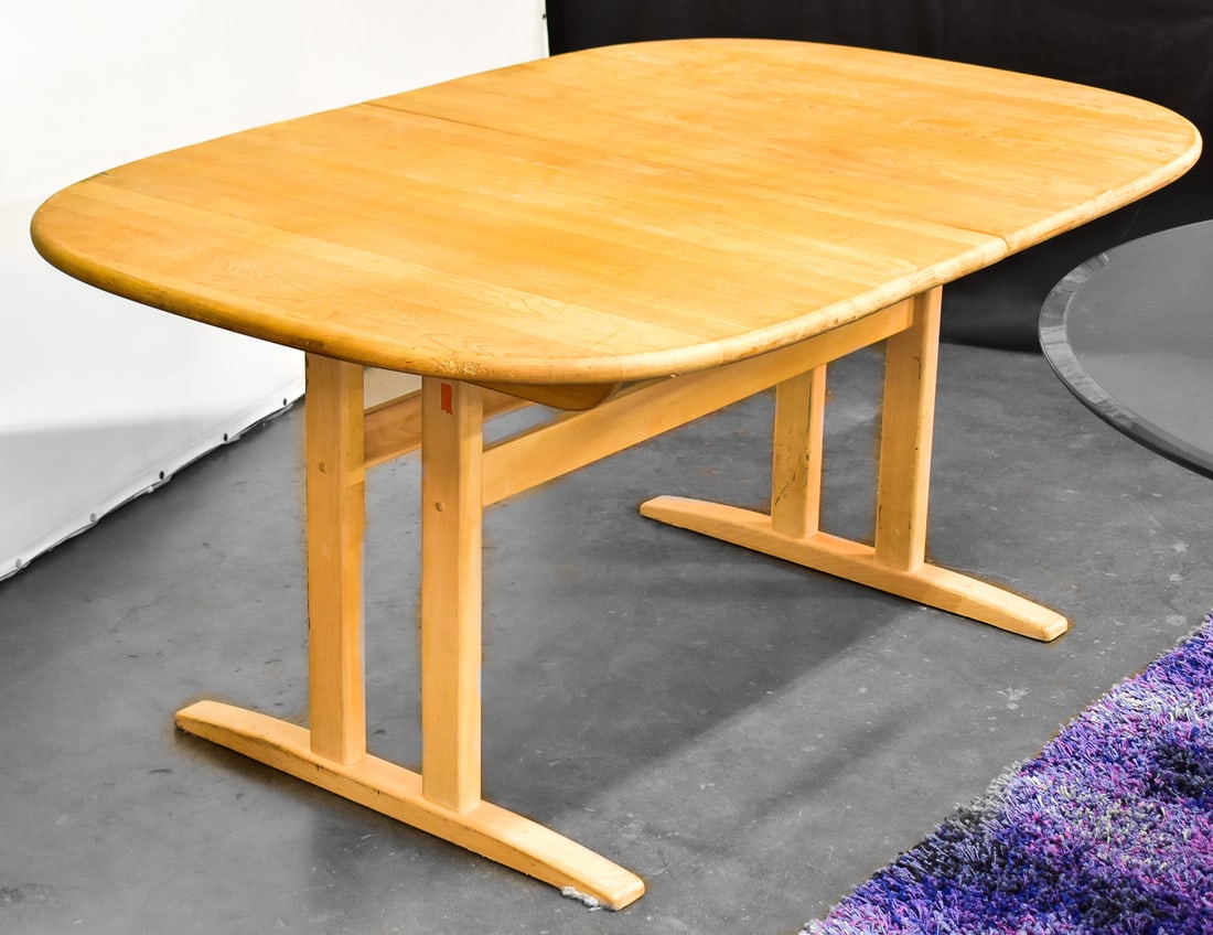 MIDCENTURY DANISH OAK EXTENDABLE TABLE (1 of 3)