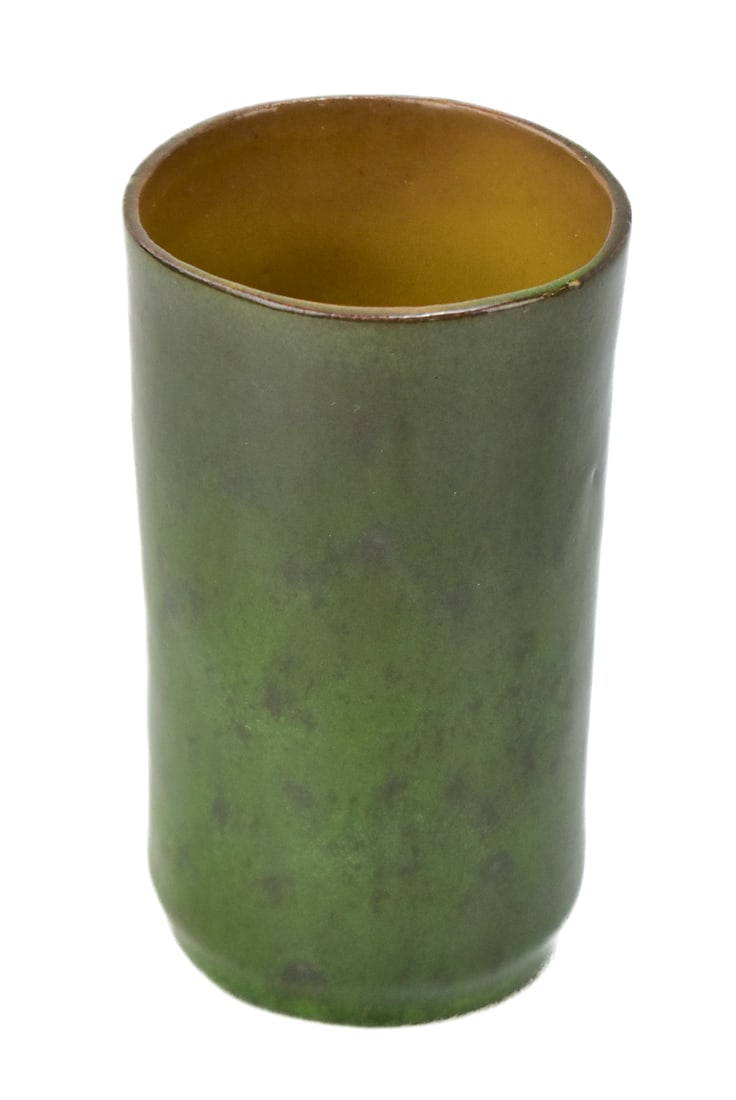 UNIVERSITY OF NORTH DAKOTA SCHOOL OF MINES POTTERY GREEN VASE (1 of 4)