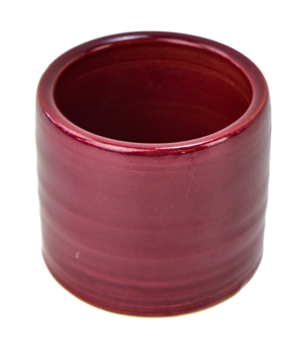 UNIVERSITY OF NORTH DAKOTA SCHOOL OF MINES POTTERY BURGUNDY VASE: University of North Dakota School of Mines burgundy pottery vase sign M CAVE with UND stamp.