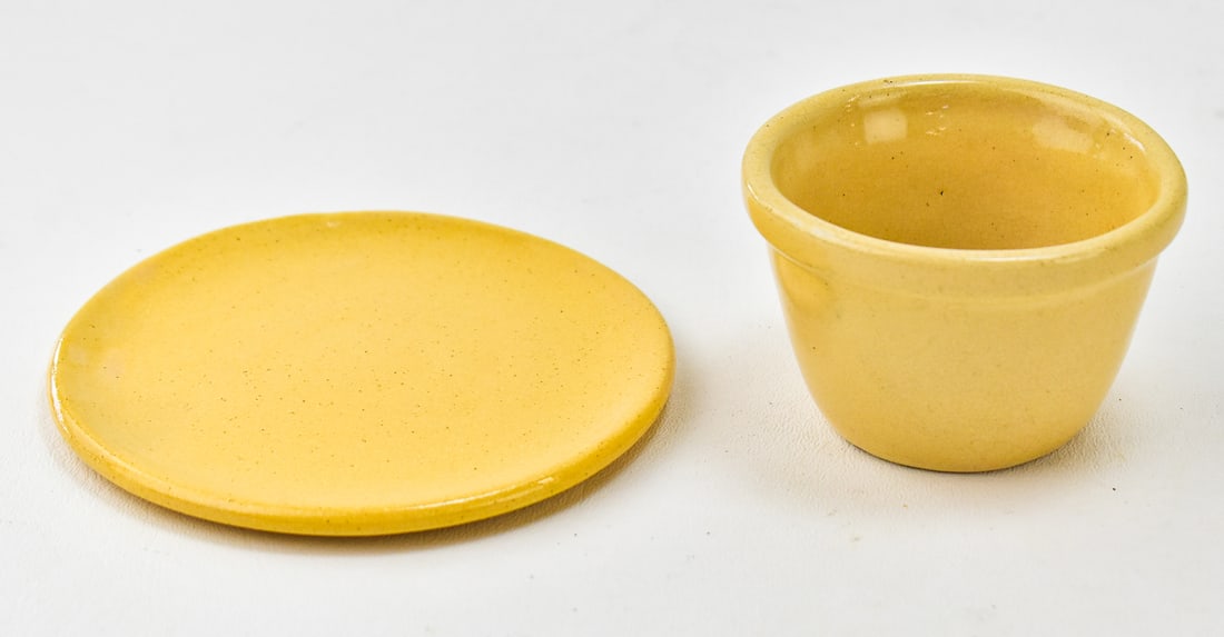 UNIVERSITY OF NORTH DAKOTA SCHOOL OF MINES POTTERY W.P.A. CUP & PLATE (1 of 4)