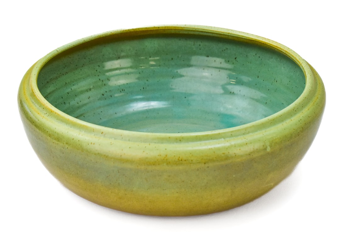 UNIVERSITY OF NORTH DAKOTA SCHOOL OF MINES POTTERY BOWL: University of North Dakota School of Mines light green glazed pottery bowl marked A. Renner '52.
