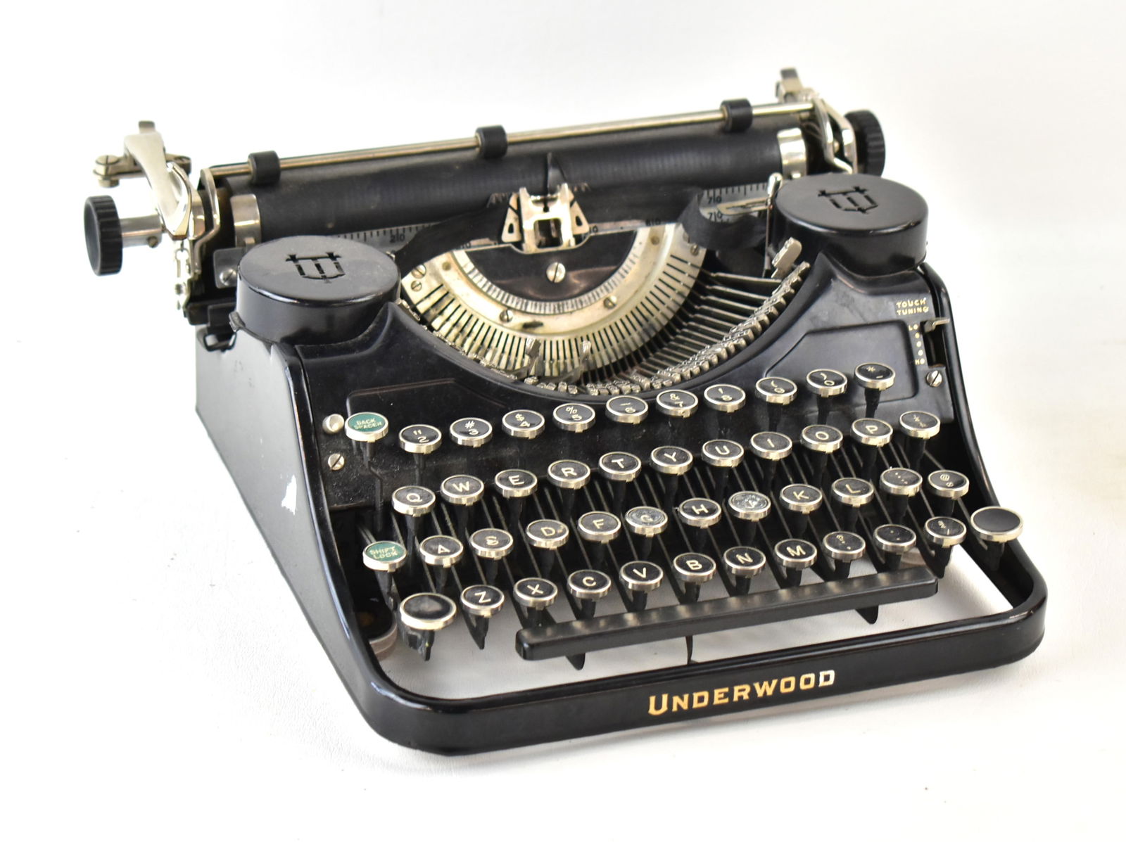 ANTIQUE UNDERWOOD TYPEWRITER (1 of 3)
