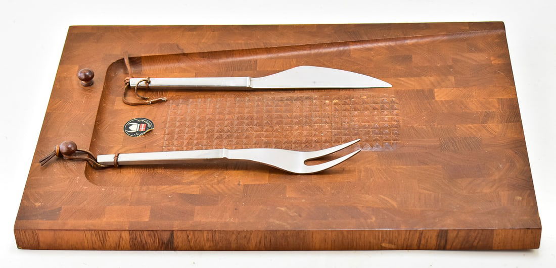 DIGSMED TEAK CUTTING BOARD (1 of 5)