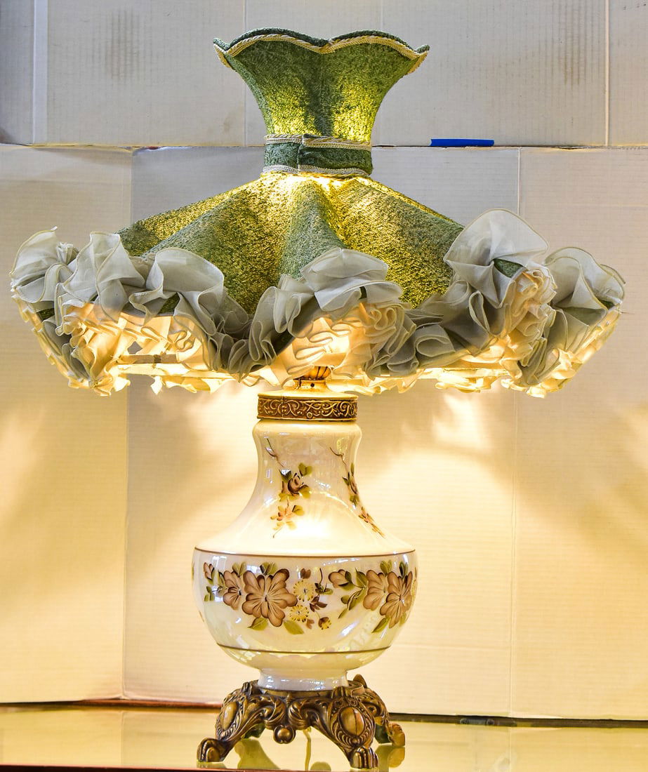 EF & EF INDUSTRIES FLORAL GLASS LAMP WITH PETTICOAT SHADE (1 of 4)