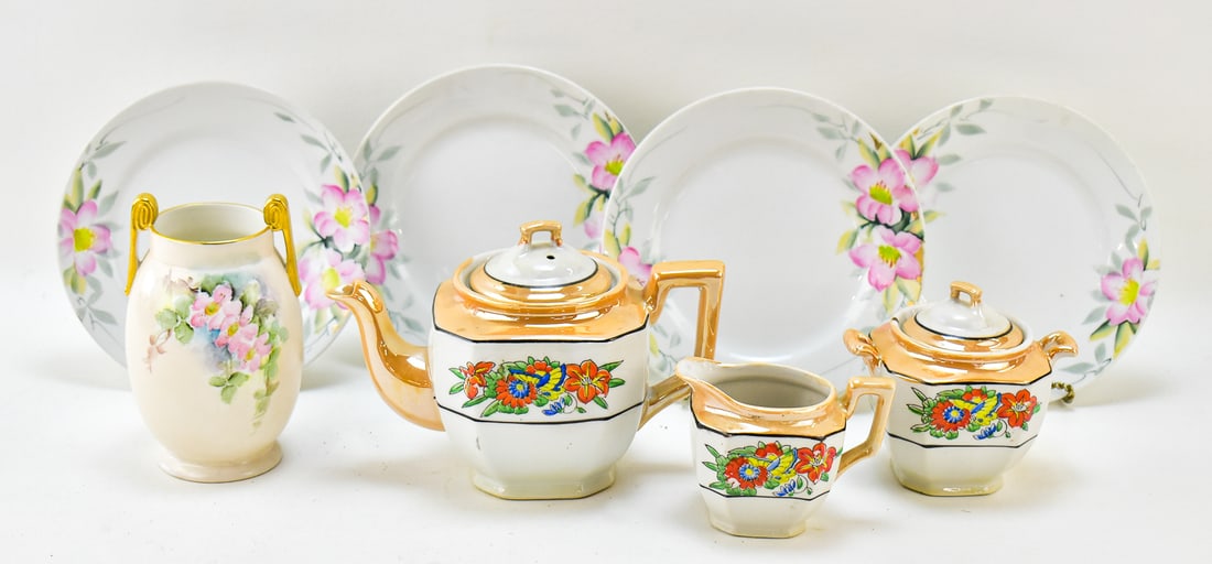 ASSORTED JAPANESE PORCELAIN (1 of 4)