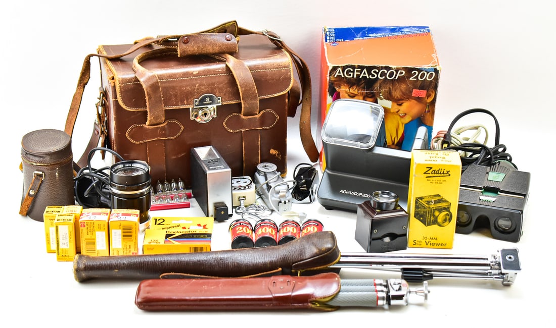 ASSORTED VINTAGE CAMERA EQUIPMENT (1 of 4)