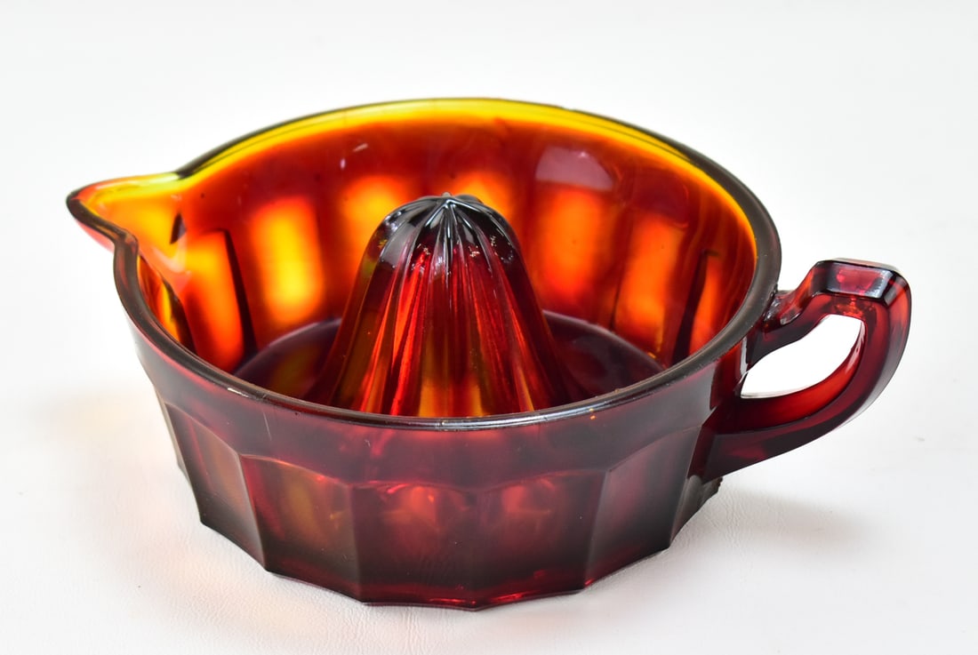 URANIUM & AMBERINA GLASS JUICER OR REAMER (1 of 3)