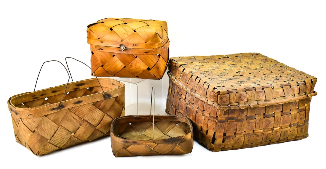 COLLECTION OF THREE ANTIQUE NORTHEASTERN SHAKER BASKETS WITH LIDS (1 of 2)