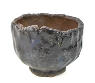 RAY GRIMM (OREGON ARTIST, 1924 - 2012) RAKU-FIRED DARK STONEWARE TEA BOWL OR CHAWAN