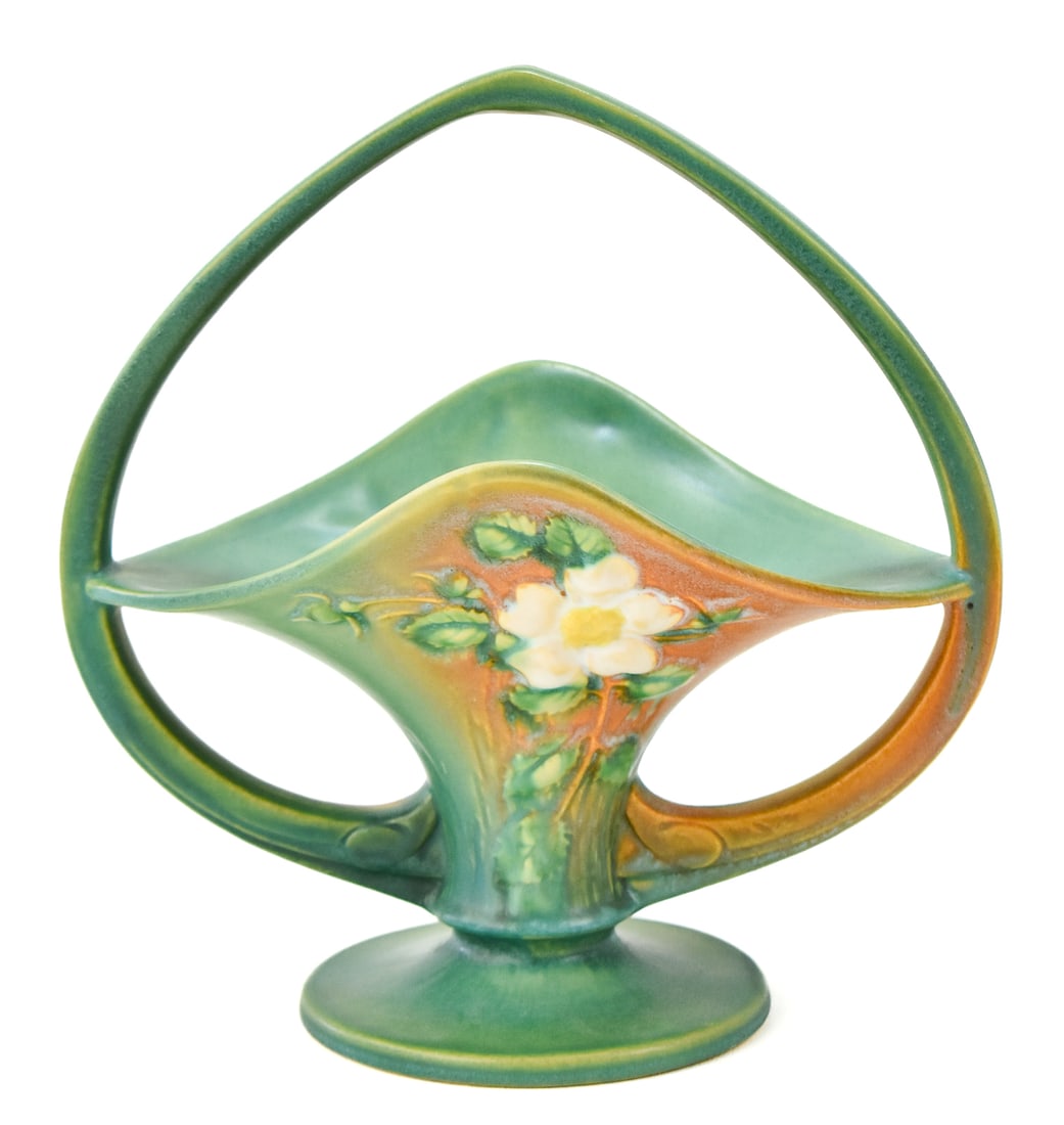 MIDCENTURY ROSEVILLE WHITE ROSE PATTERN BASKET VASE (1 of 4)