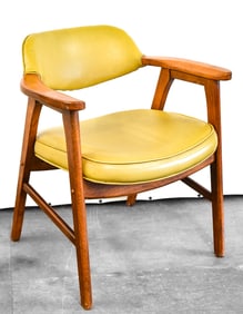 MIDCENTURY MODERN DANISH TEAK AND LEATHER GUNLOCKE STYLE ARMCHAIR