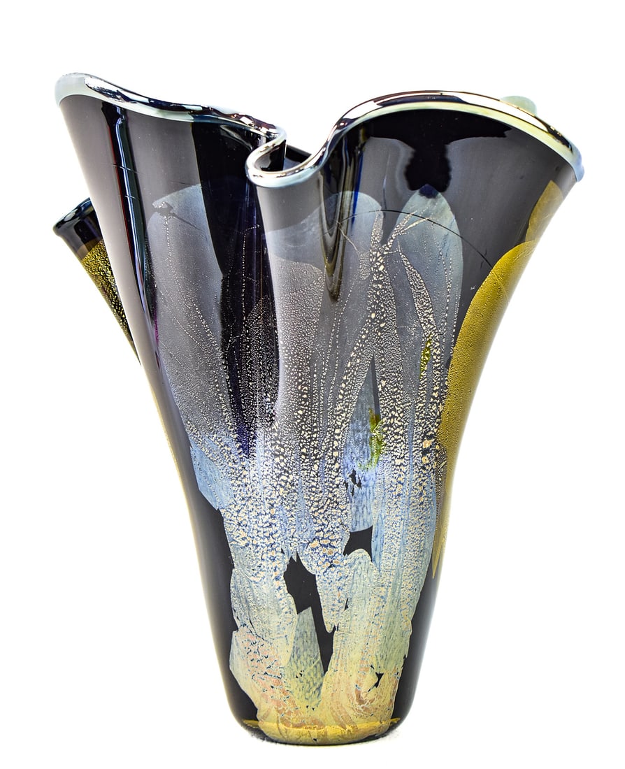 DAN BERGSMA HAND-BLOWN ART GLASS VASE: Hand-blown ruffled edge art glass vase by listed artist, Dan Bergsma, signed by artist.