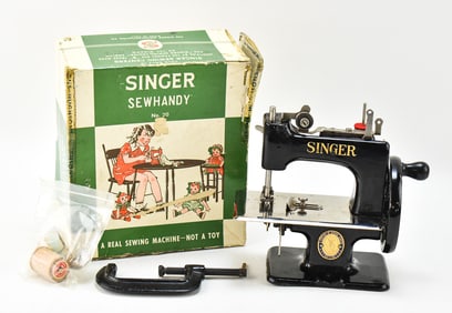 1950s SINGER SEWHANDY CHILD'S SEWING MACHINE