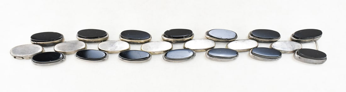 STERLING SILVER .925 & ONYX DEL RIO BRACELET: Sterling silver and onyx bracelet, stamped .925 and Del Rio, measuring 8"l x 1"w with a total weight of 43.69 grams.