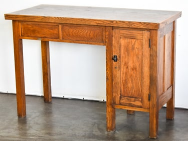 IOWA UNIVERSITY OAK LAB DESK