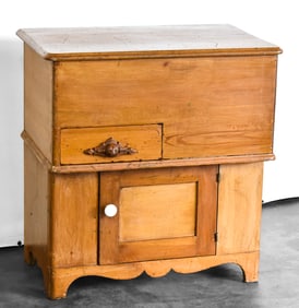 EARLY 19TH CENTURY PINE BONNET BOX (WASHSTAND)