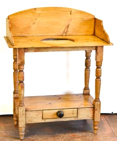 19TH CENTURY PINE WASH STAND