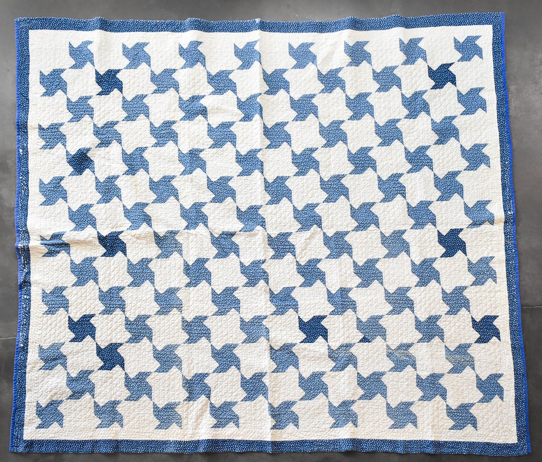 ANTIQUE 'DRUNKARD'S PATH' WHITE & BLUE QUILT (1 of 3)