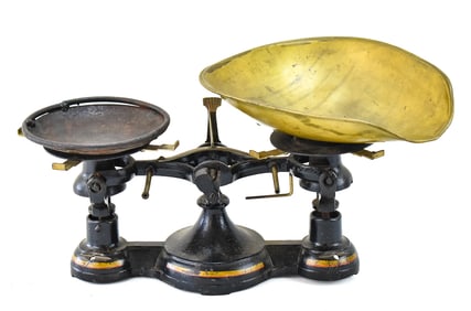 ANTIQUE CAST IRON BALANCE SCALE