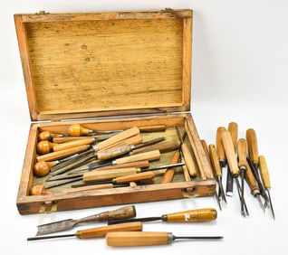 VINTAGE COLLECTION OF 36 WOODWORKING TOOLS WITH MEYER GAGE MAKER'S CASE