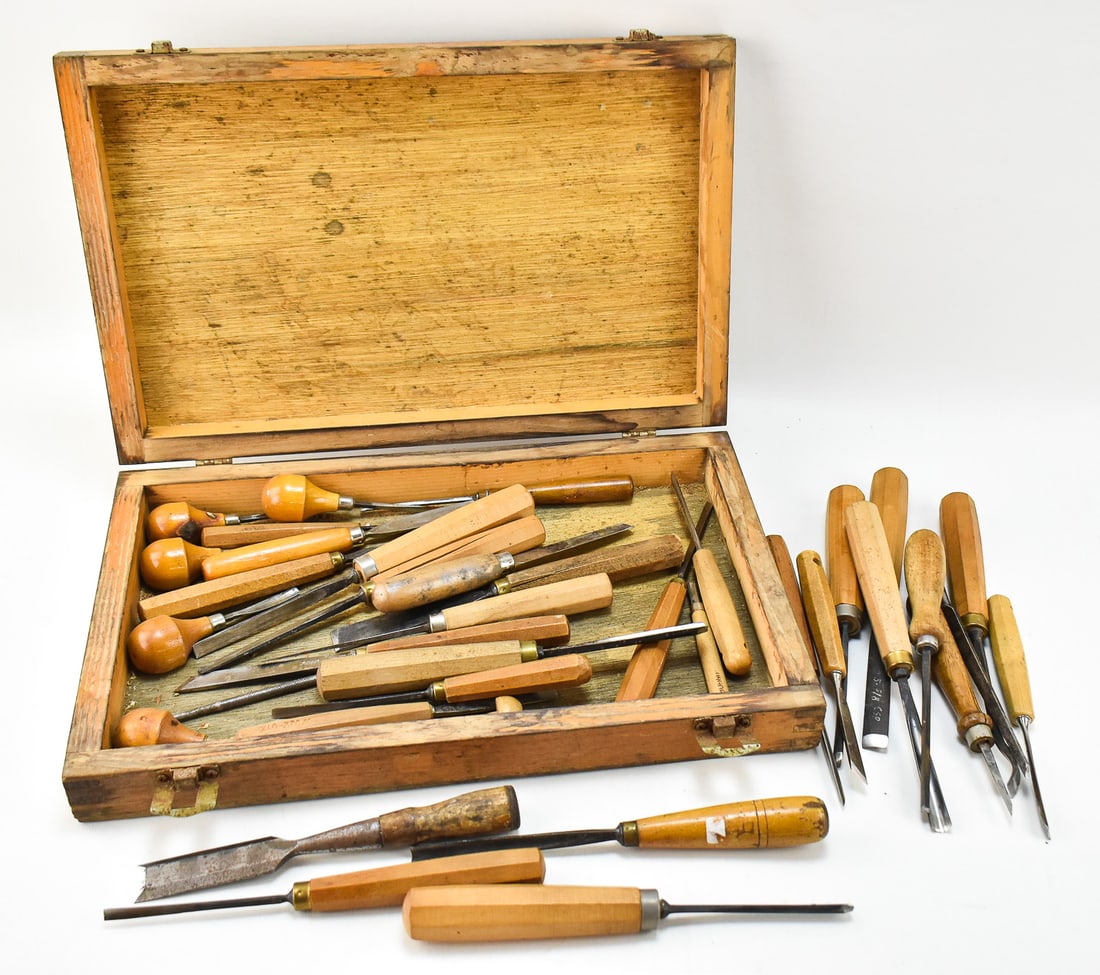VINTAGE COLLECTION OF 36 WOODWORKING TOOLS WITH MEYER GAGE MAKER'S CASE: Assortment of approximately 36 woodworking tools in Meyer gage makers wooden case (11" x 7.5"); tools are circa early to mid 20th century.