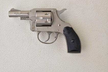 H&R INC. MODEL 733 .32 S&W REVOLVER