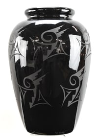 SIGNED CONTEMPORARY NAVAJO DINE VASE