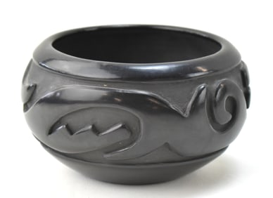 STELLA CHAVARRIA SIGNED SANTA CLARA PUEBLO BLACKWARE POTTERY AVANYU CARVED BOWL
