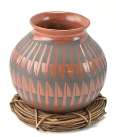 TOMASA MORA SIGNED JUAN MATA ORTIZ REDWARE CLAY POT AND TWIG WREATH