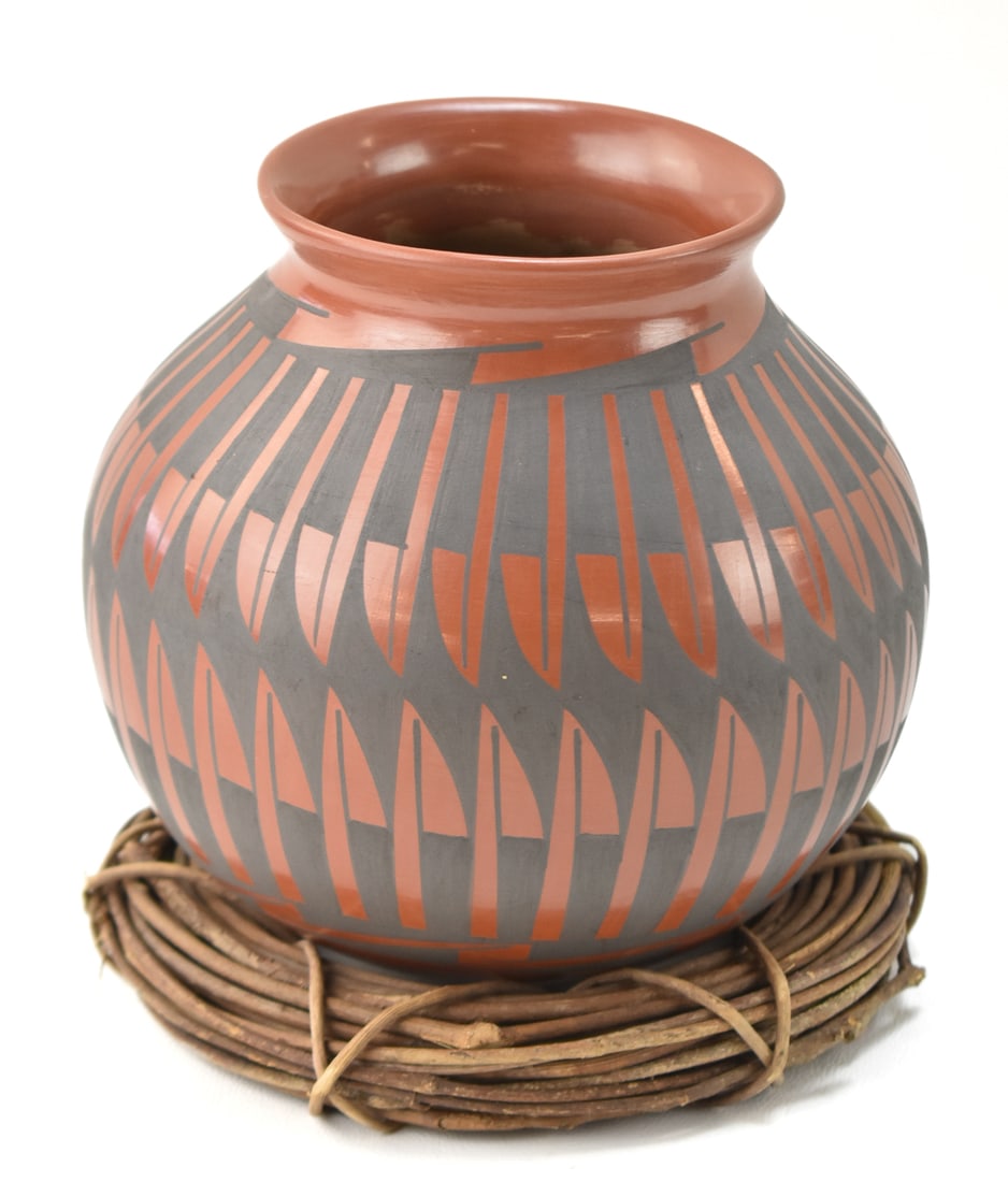 TOMASA MORA SIGNED JUAN MATA ORTIZ REDWARE CLAY POT AND TWIG WREATH: Signed redware clay pot and twig wreath by listed artist Tomasa Mora - Juan Mata Ortiz pueblo in Chihuahua, Mexico, circa late 20th century.