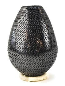 MARIANO QUEZADA SIGNED MATA ORTIZ- CASAS GRANDES PUEBLO CORRUGATED BLACKWARE POTTERY VASE AND RING
