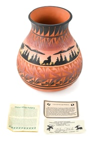 MIKE NAVAJO POTTERY VASE