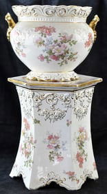 THE WHEELING POTTERY COMPANY PORCELAIN JARDINIERE AND STAND