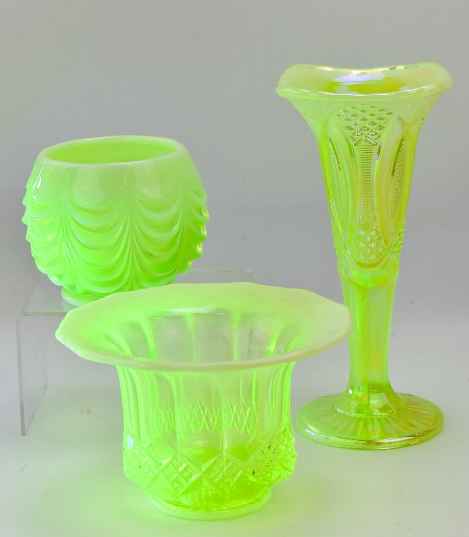 THREE VASELINE URANIUM & PATTERN GLASS PIECES (1 of 3)