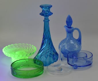 COLLECTION OF ART & DEPRESSION GLASS INCLUDING URANIUM GLASS, LALIQUE, FENTON & OTHER