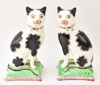 OLD STAFFORDSHIRE-WARE POTTERY SEATED CAT FIGURINE PAIR
