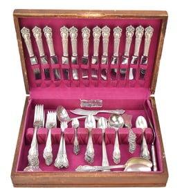 BOXED SET OF REED & BARTON 'FESTIVITY' SILVERPLATE FLATWARE SET