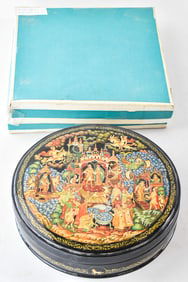 RUSSIAN PALEKH SIGNED HAND-PAINTED LACQUER KHOKHLOMA 'KONYOK-GORBUNOK' FAIRYTALE ROUND BOX