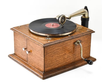 VICTOR MODEL VV-IV PHONOGRAPH PLAYER