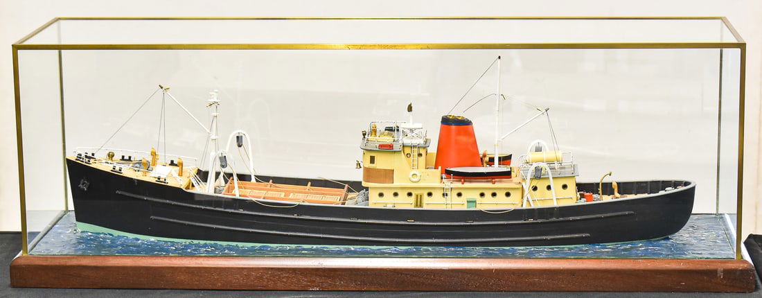 VINTAGE CASED MODEL TRAWLER DIORAMA, MID 20TH CENTURY: A vintage cased model trawler diorama with hand-painted features underneath a brass-rim glass case, circa mid-20th century. The diorama measures 12" H x 35.5" W x 10.5" D.
