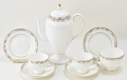 WEDGWOOD 'COLCHESTER' BONE CHINA TEA SERVICE: SIDE PLATES, TEAPOT, CUPS WITH SAUCERS, AND OPEN SUGAR