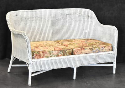 VICTORIAN WHITE WICKER SOFA