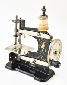 ERNST PLANK TOY SEWING MACHINE MODEL NO. 0